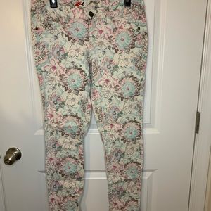 Floral Grane Junior’s Pants